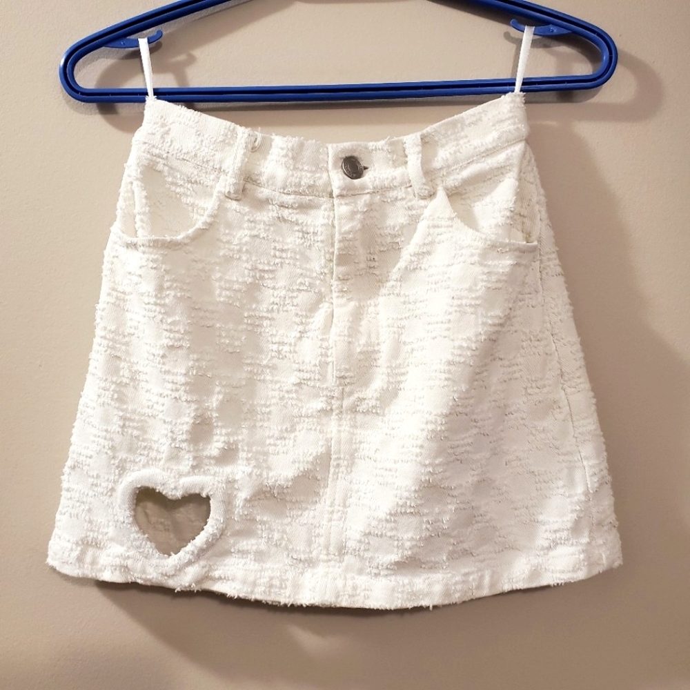 Chuu - Heart cutout white textured mini skirt - Size 26